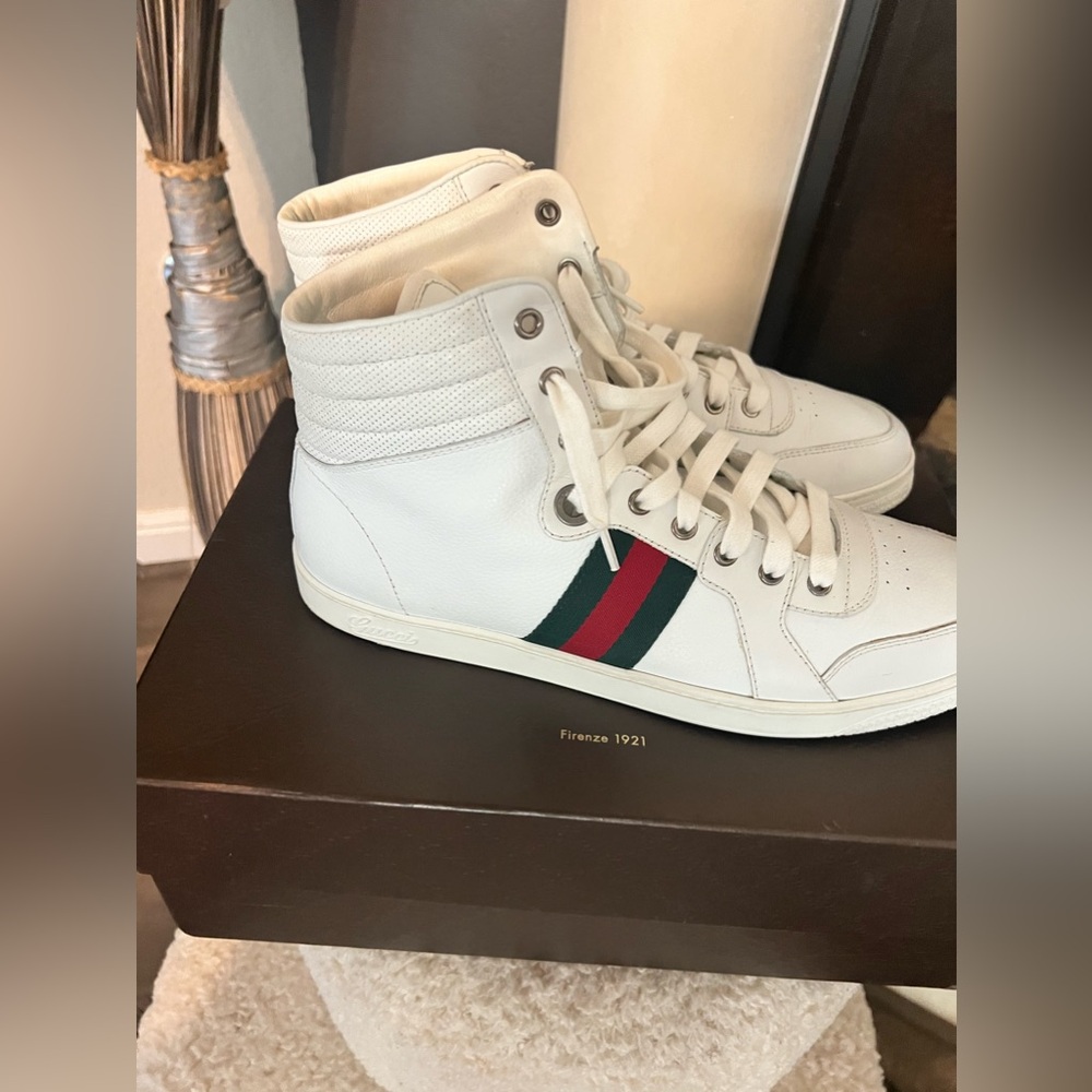 Men used authentic Gucci shoes